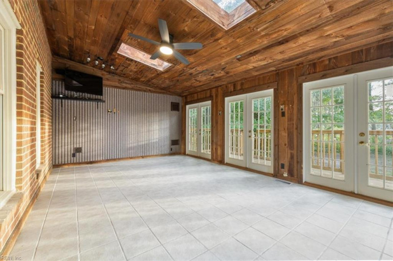 Photo 10 of 38 residential for sale in Chesapeake virginia