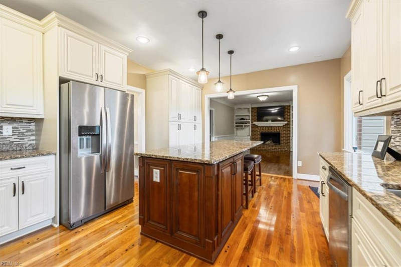 Photo 12 of 38 residential for sale in Chesapeake virginia