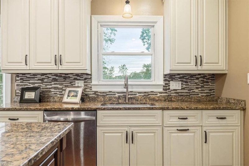 Photo 14 of 38 residential for sale in Chesapeake virginia
