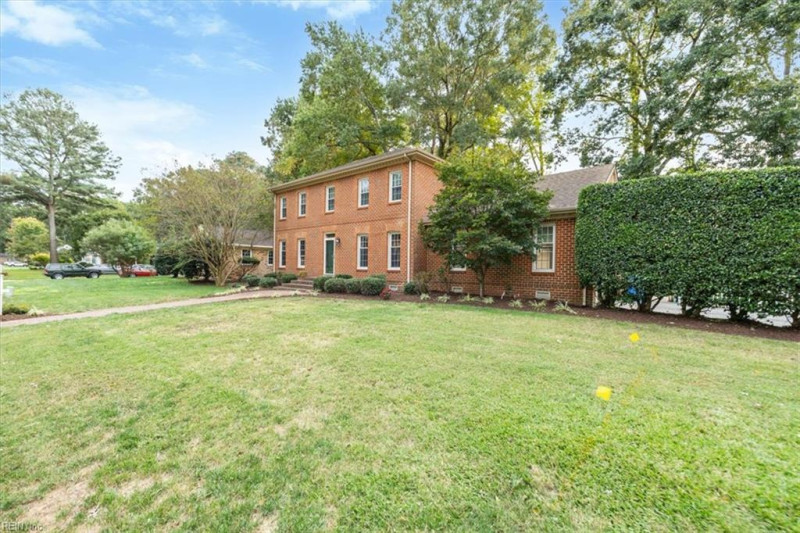 Photo 2 of 38 residential for sale in Chesapeake virginia