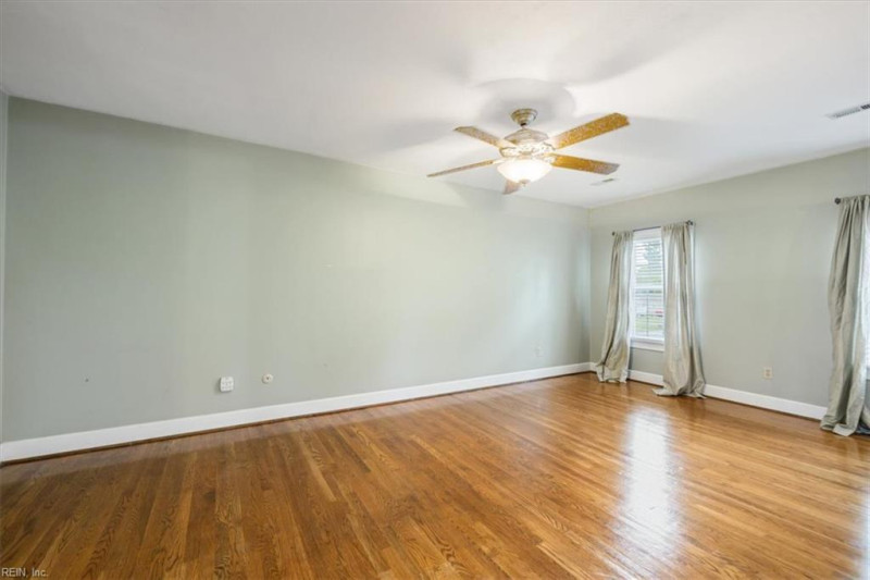 Photo 28 of 38 residential for sale in Chesapeake virginia