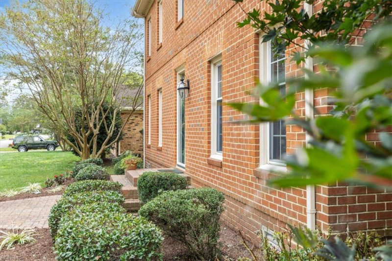 Photo 3 of 38 residential for sale in Chesapeake virginia