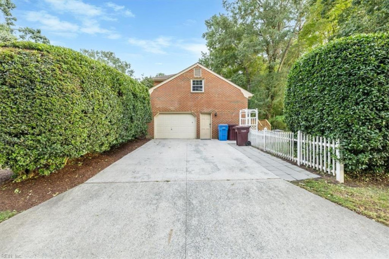 Photo 4 of 38 residential for sale in Chesapeake virginia