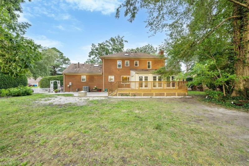 Photo 5 of 38 residential for sale in Chesapeake virginia
