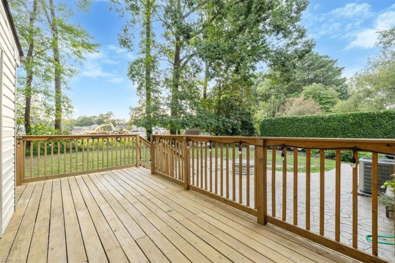 Photo 7 of 38 residential for sale in Chesapeake virginia
