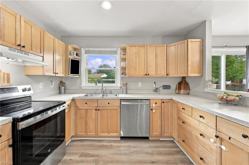Photo 13 of 44 residential for sale in Chesapeake virginia
