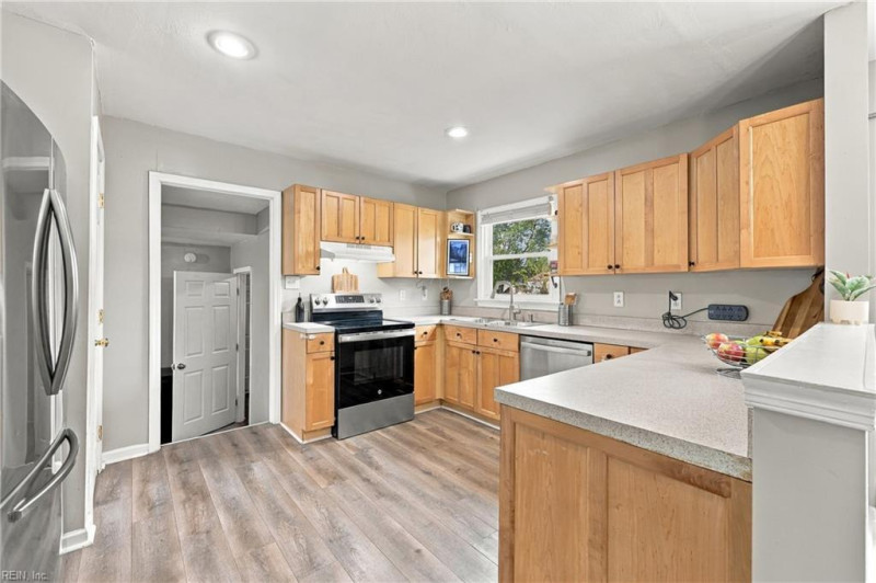 Photo 14 of 44 residential for sale in Chesapeake virginia