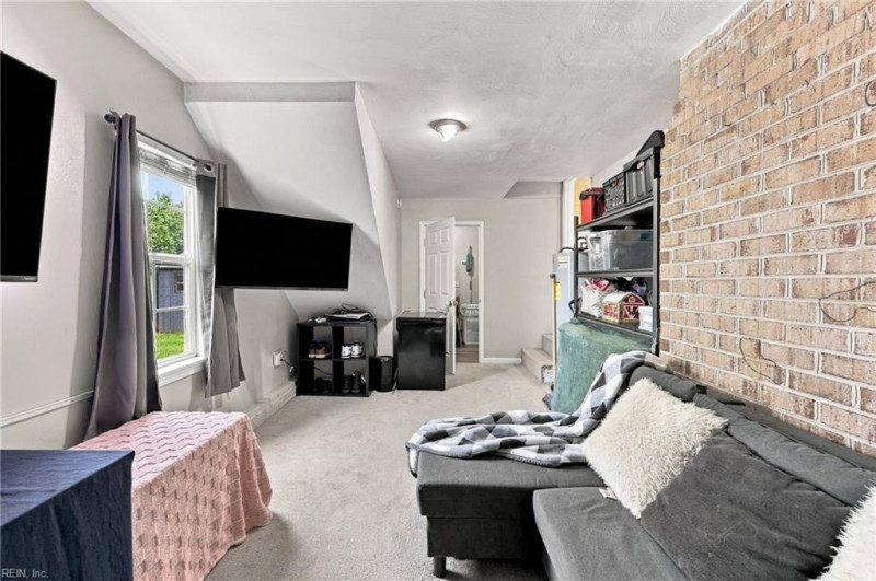 Photo 18 of 44 residential for sale in Chesapeake virginia