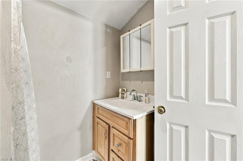 Photo 23 of 44 residential for sale in Chesapeake virginia