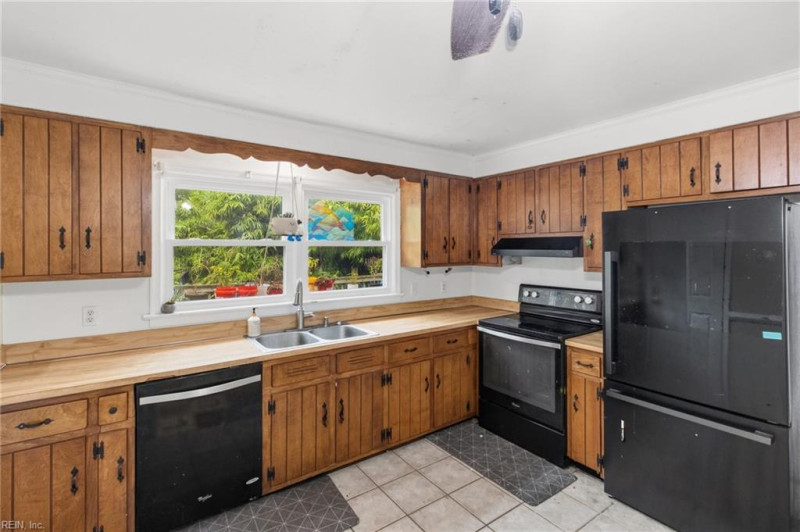 Photo 10 of 28 residential for sale in Hampton virginia