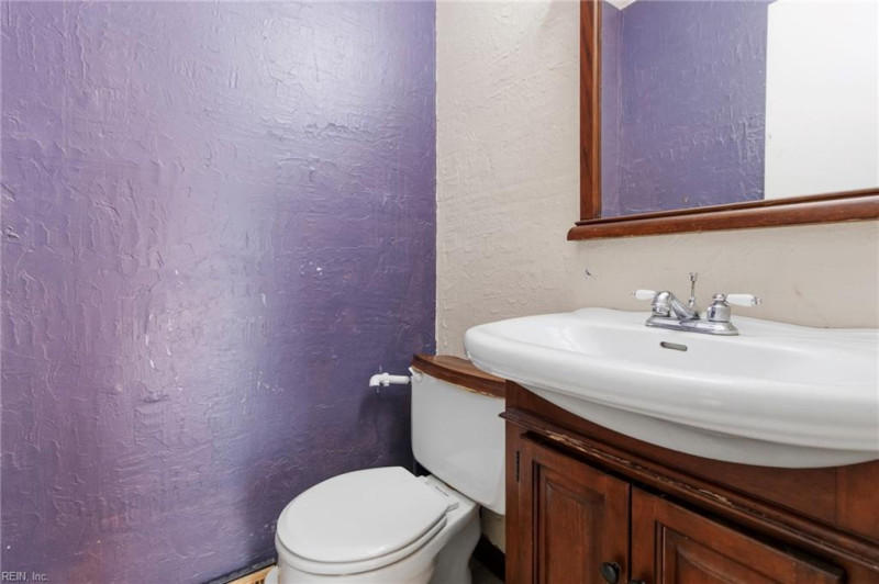 Photo 11 of 28 residential for sale in Hampton virginia