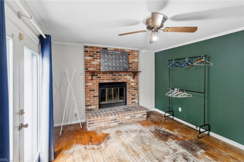 Photo 13 of 28 residential for sale in Hampton virginia
