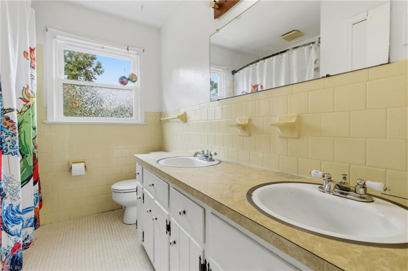Photo 17 of 28 residential for sale in Hampton virginia