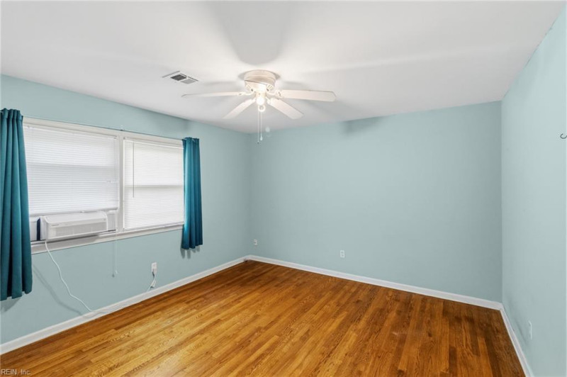 Photo 18 of 28 residential for sale in Hampton virginia