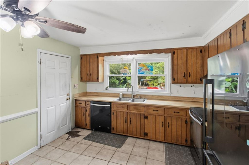 Photo 8 of 28 residential for sale in Hampton virginia