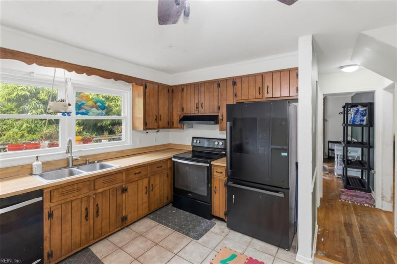Photo 9 of 28 residential for sale in Hampton virginia