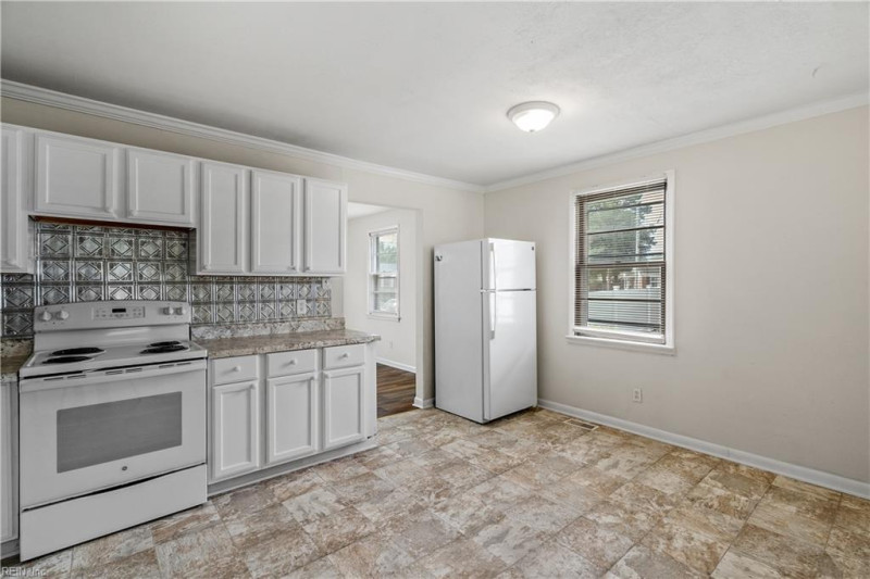 Photo 10 of 36 residential for sale in Chesapeake virginia