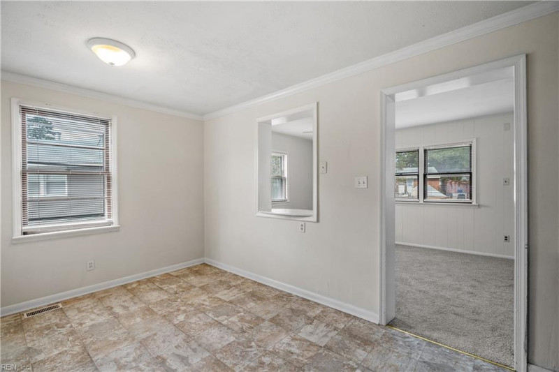 Photo 11 of 36 residential for sale in Chesapeake virginia