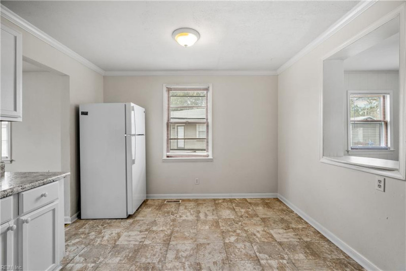 Photo 12 of 36 residential for sale in Chesapeake virginia
