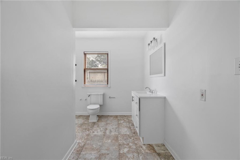 Photo 18 of 36 residential for sale in Chesapeake virginia