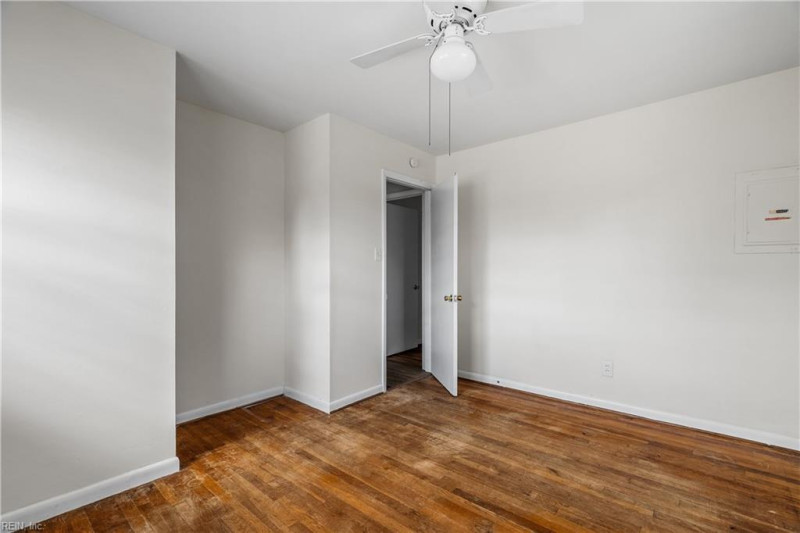 Photo 25 of 36 residential for sale in Chesapeake virginia