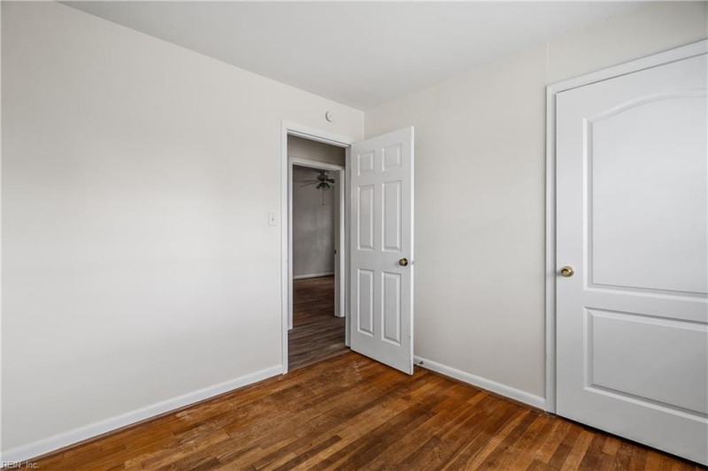 Photo 27 of 36 residential for sale in Chesapeake virginia