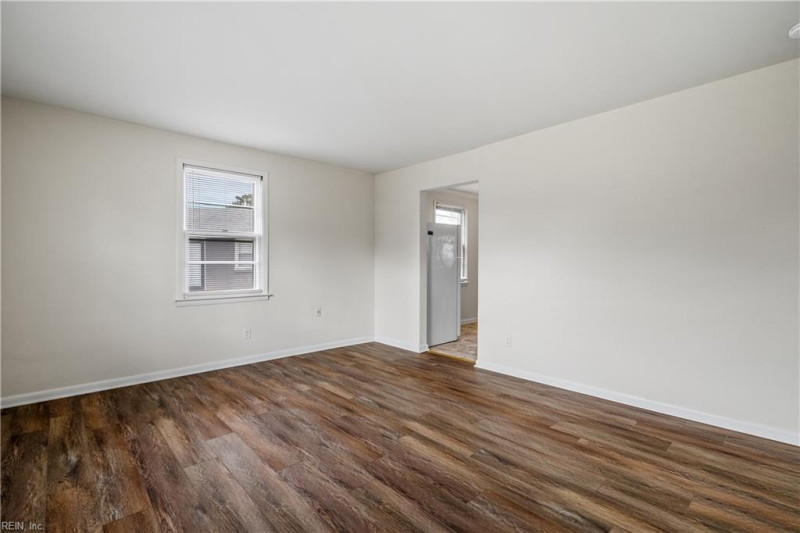 Photo 5 of 36 residential for sale in Chesapeake virginia