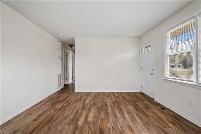 Photo 6 of 36 residential for sale in Chesapeake virginia