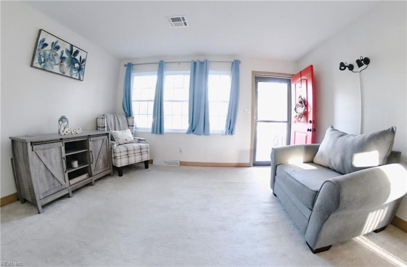 Photo 3 of 13 residential for sale in Suffolk virginia