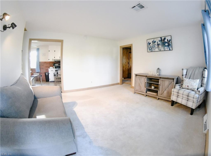 Photo 4 of 13 residential for sale in Suffolk virginia