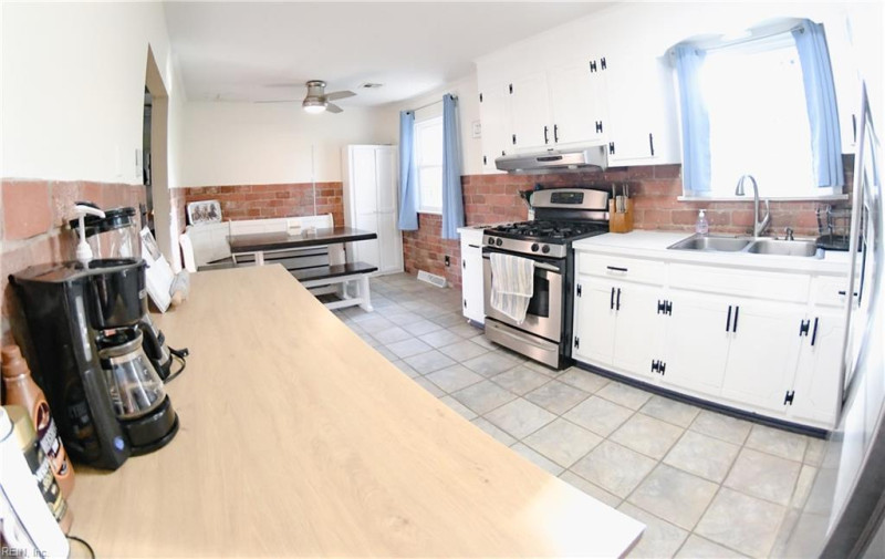 Photo 5 of 13 residential for sale in Suffolk virginia