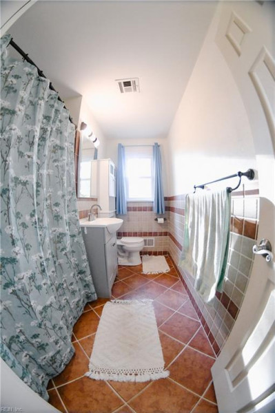 Photo 7 of 13 residential for sale in Suffolk virginia