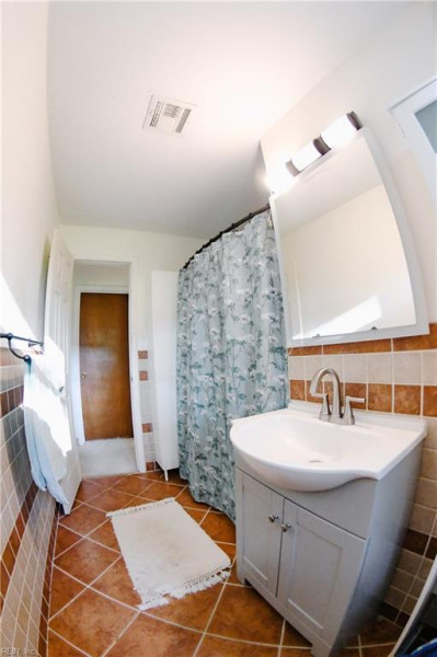 Photo 8 of 13 residential for sale in Suffolk virginia