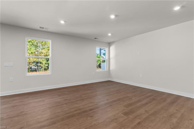 Photo 13 of 27 residential for sale in Suffolk virginia