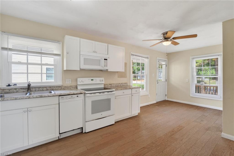 Photo 13 of 26 residential for sale in Chesapeake virginia
