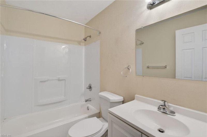 Photo 15 of 26 residential for sale in Chesapeake virginia