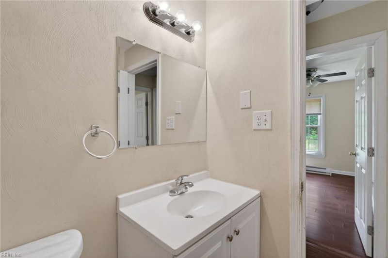 Photo 16 of 26 residential for sale in Chesapeake virginia