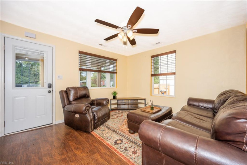 Photo 10 of 42 residential for sale in Portsmouth virginia