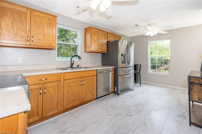 Photo 11 of 42 residential for sale in Portsmouth virginia