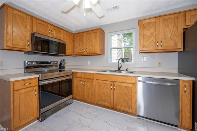 Photo 12 of 42 residential for sale in Portsmouth virginia