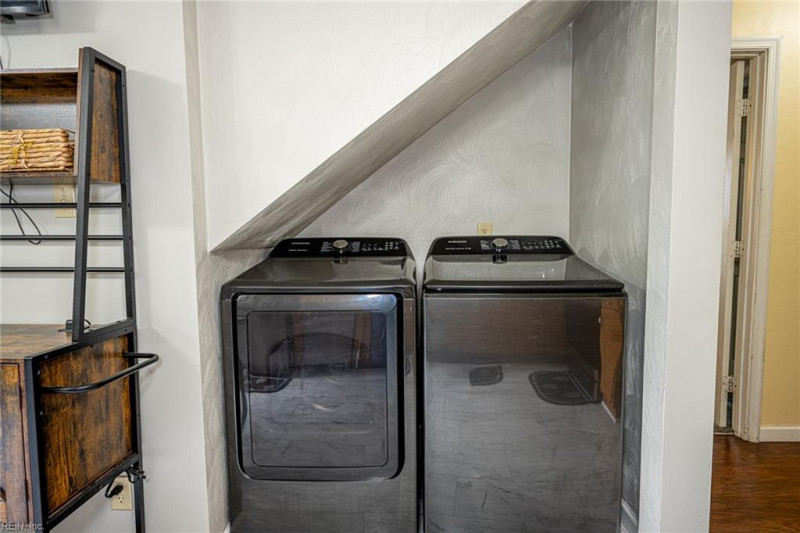 Photo 17 of 42 residential for sale in Portsmouth virginia