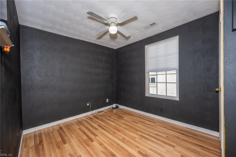 Photo 24 of 42 residential for sale in Portsmouth virginia