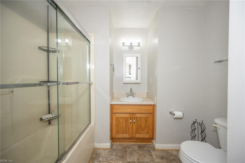Photo 25 of 42 residential for sale in Portsmouth virginia