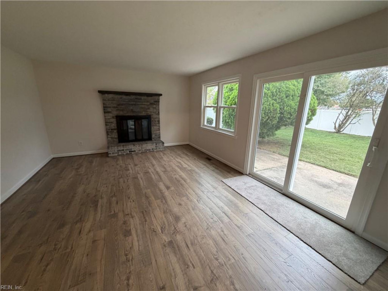 Photo 4 of 18 residential for sale in Virginia Beach virginia