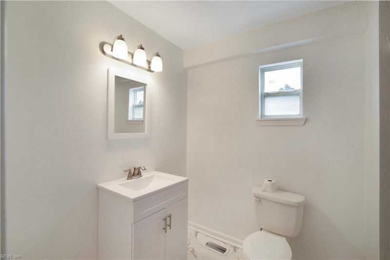 Photo 14 of 28 residential for sale in Suffolk virginia