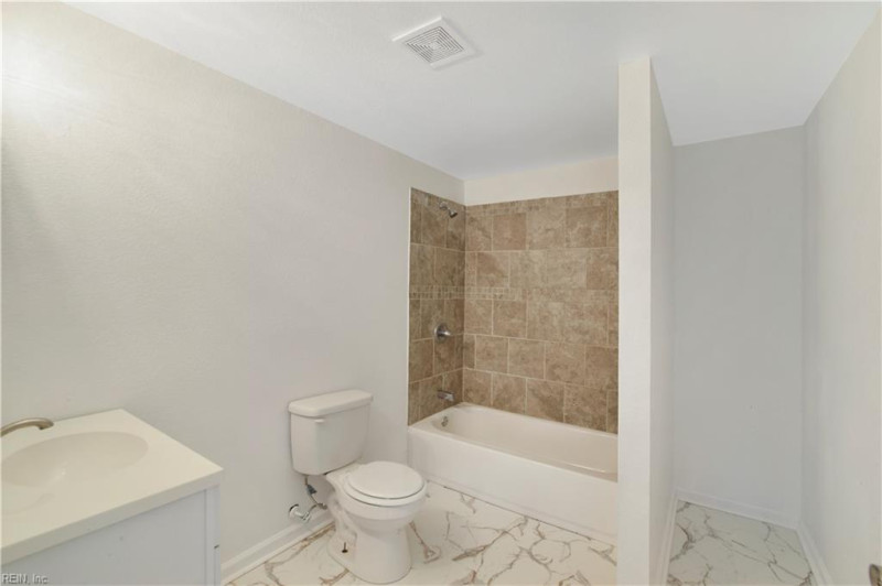 Photo 21 of 28 residential for sale in Suffolk virginia