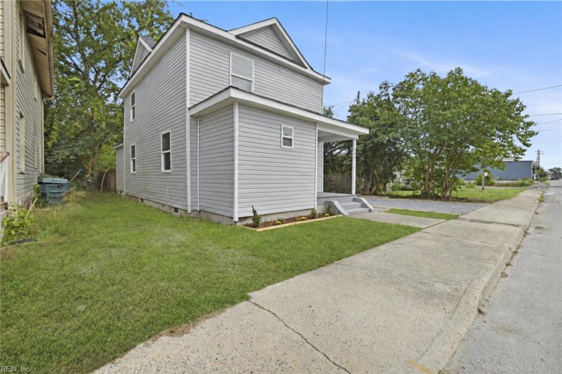 Photo 4 of 28 residential for sale in Suffolk virginia