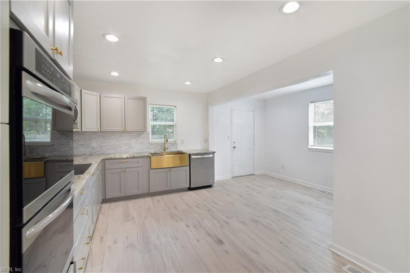 Photo 8 of 28 residential for sale in Suffolk virginia