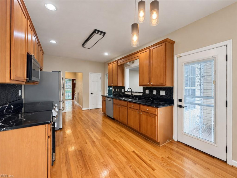 Photo 16 of 50 residential for sale in Norfolk virginia