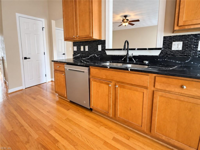 Photo 18 of 50 residential for sale in Norfolk virginia